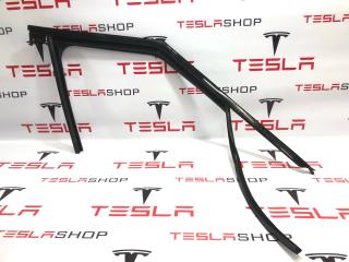 молдинг двери передней правой Rivian R1T 1 поколение 2022, PT00002210