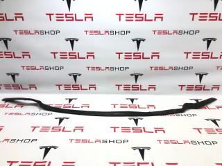 уплотнитель подкапотного пространства Rivian R1T 1 поколение 2022