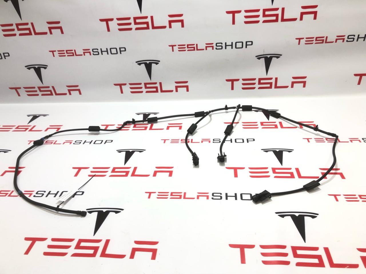 форсунка омывателя лобового стекла Rivian R1T 1 поколение 2022 - фото №1