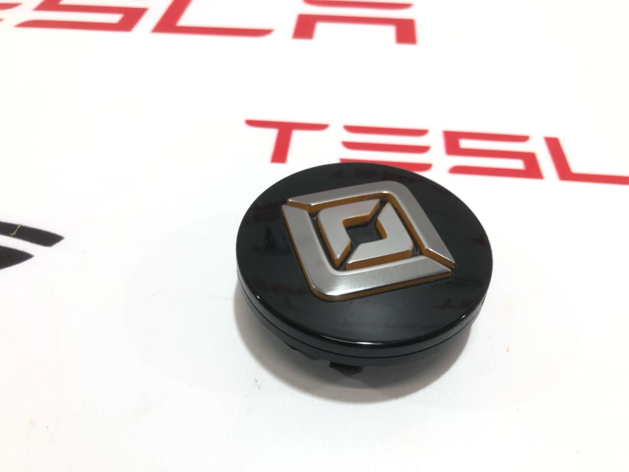 колпачок литого диска Rivian R1T 1 поколение 2022, PT00000738, PT00001895-E-002, PT00001895-E-001 - фото №1