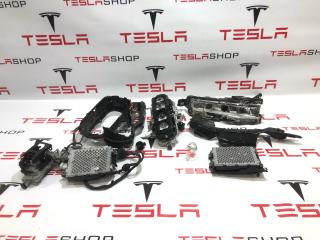 фара (запчасти) прав. Rivian R1T 1 поколение 2022, PT00000464H, C300000464-L