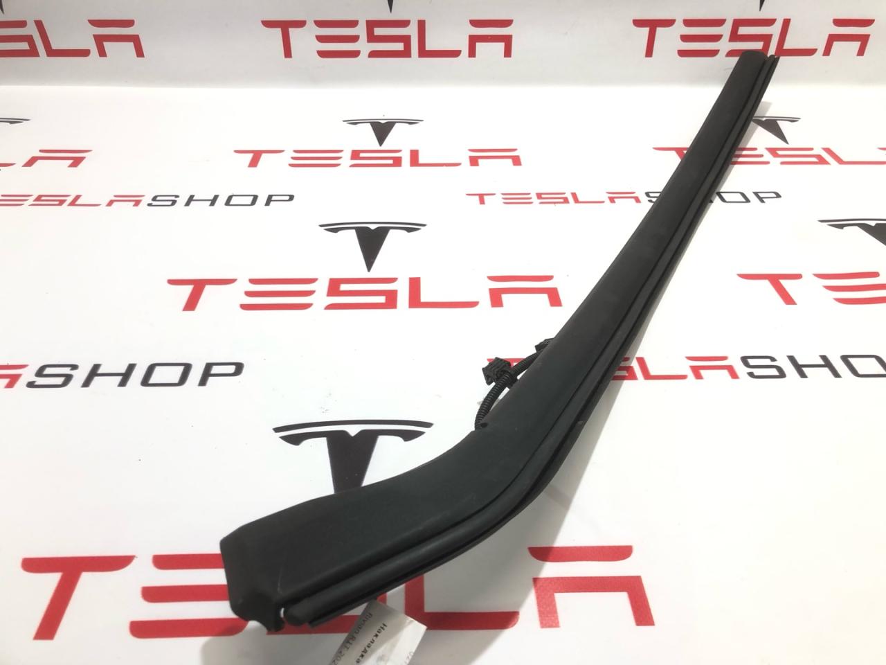 Накладка капота Rivian R1T 1 поколение 2022, PT00015809-D, PT00015800 - фото №1