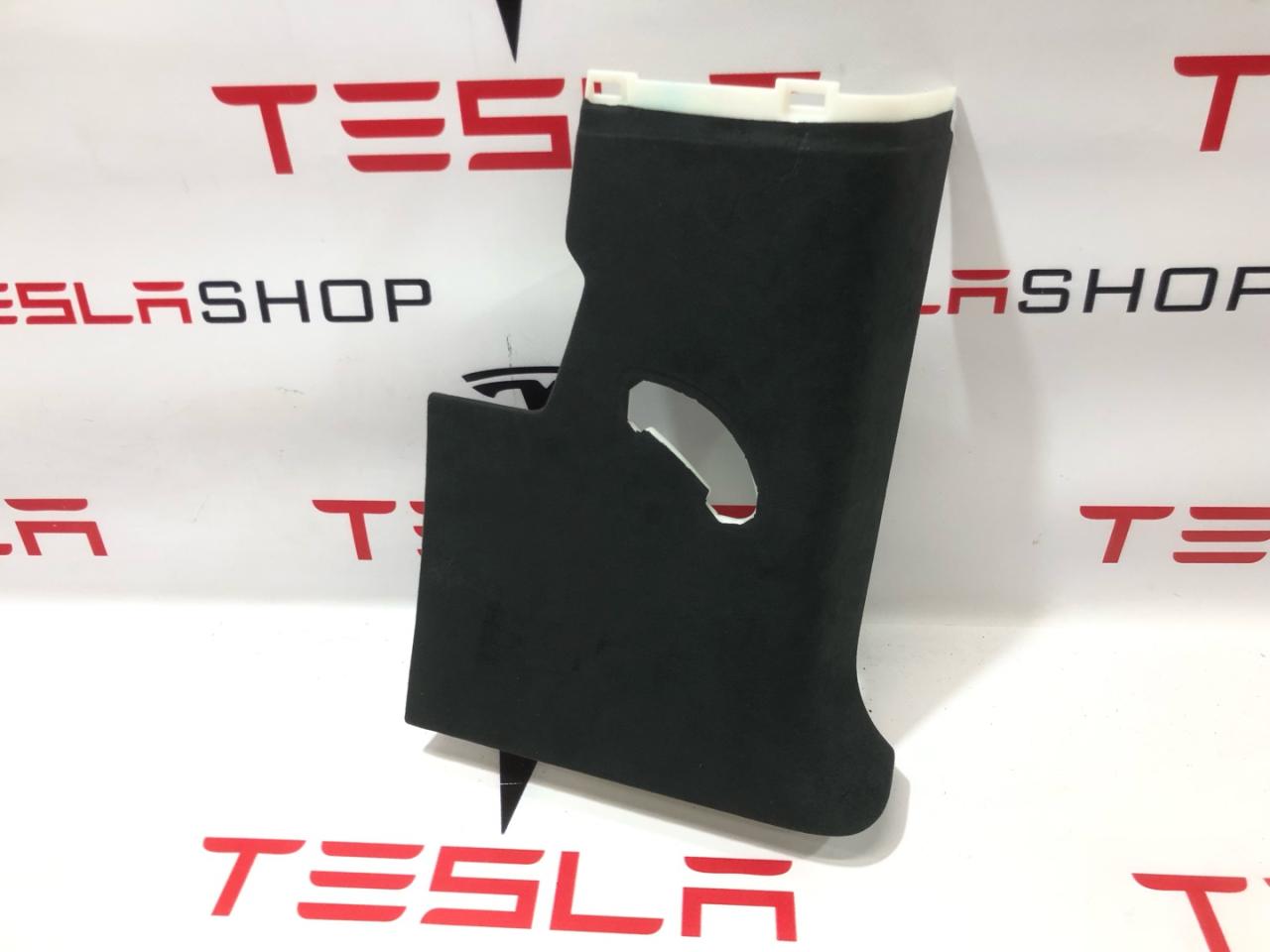 Накладка стойки С Rivian R1T 1 поколение 2022, PT00001388, PT00001386 - фото №1