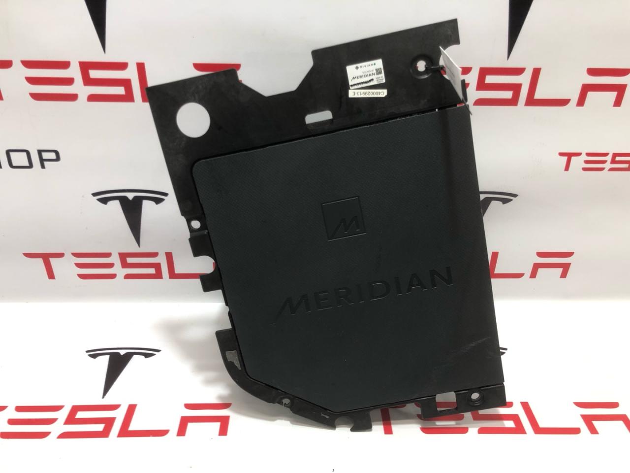 усилитель музыкальный Rivian R1T 1 поколение 2022, C400029913-E, PT00029913-E - фото №1