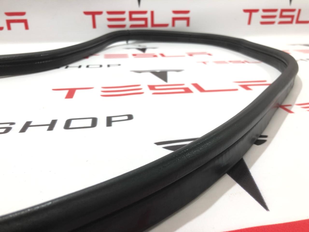 Уплотнитель бокса подкапотного резиновый Rivian R1T 1 поколение 2022, PT00002344-F, PT00013136-H, PT00000292G - фото №1