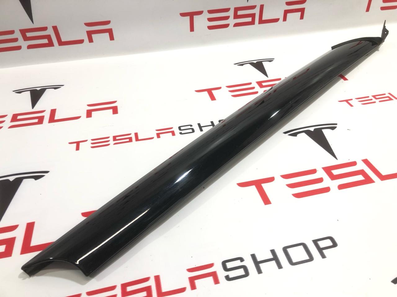 Накладка стойки А Rivian R1T 1 поколение 2022, PT00015996-H - фото №1