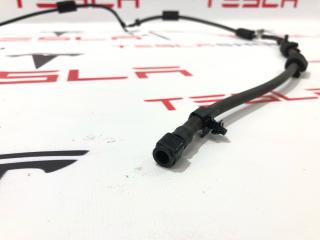 Шланг форсунки стеклоомывателя Rivian R1T 1 поколение 2022