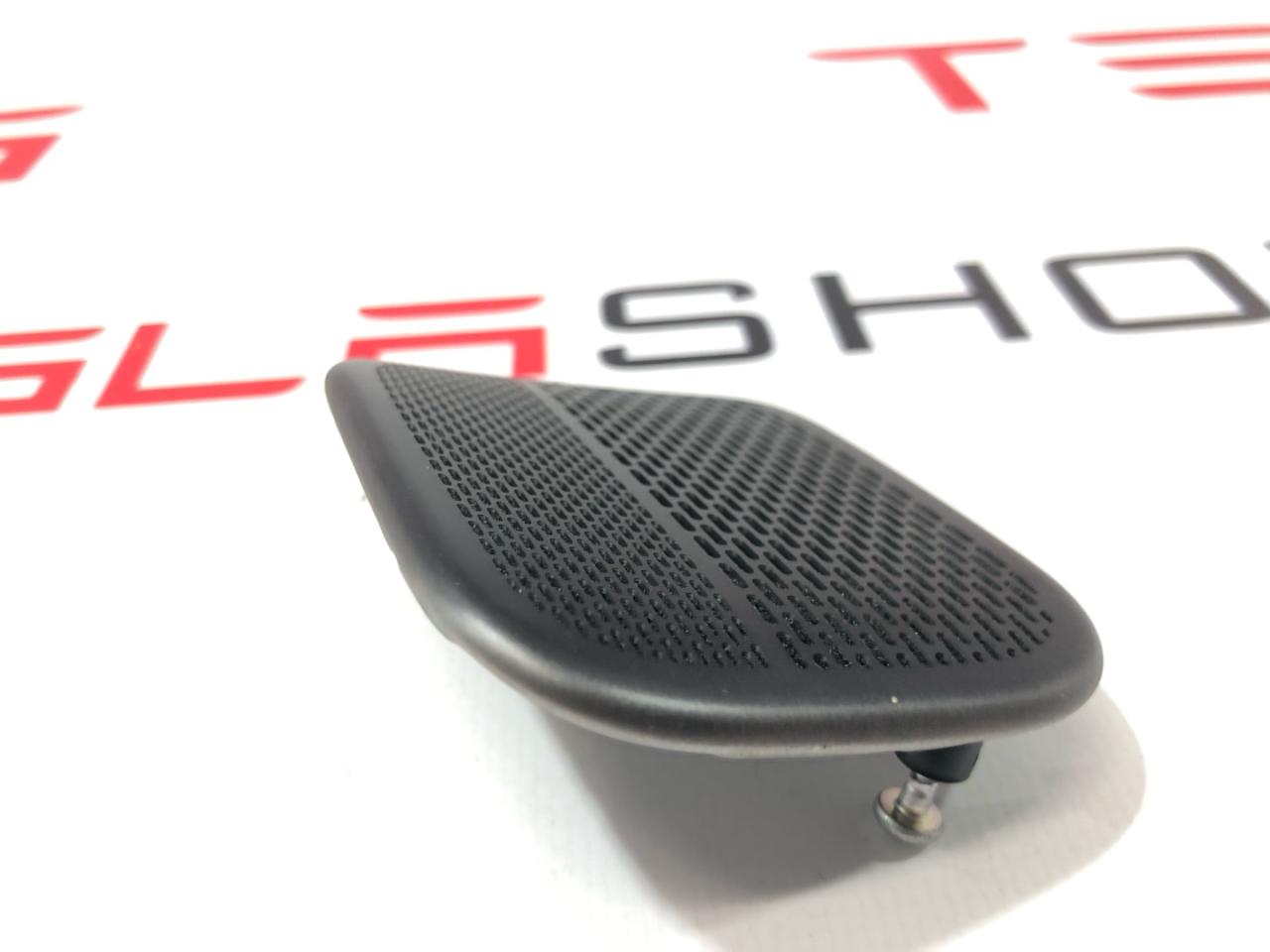 Накладка динамика (сетка) Rivian R1T 1 поколение 2022, PT00013658 - фото №1