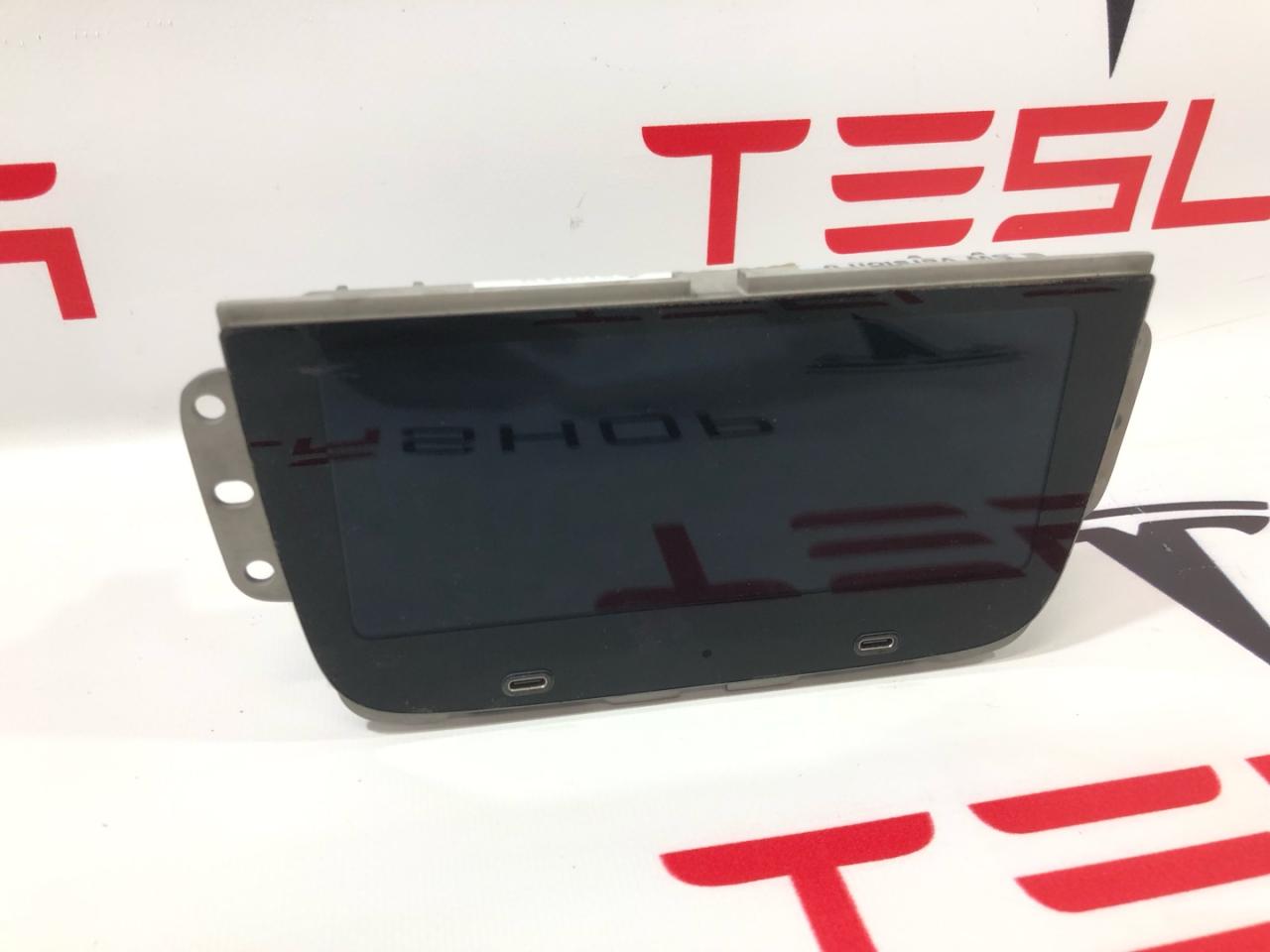 Монитор (дисплей) Rivian R1T 1 поколение 2022, PT00000503-F - фото №1