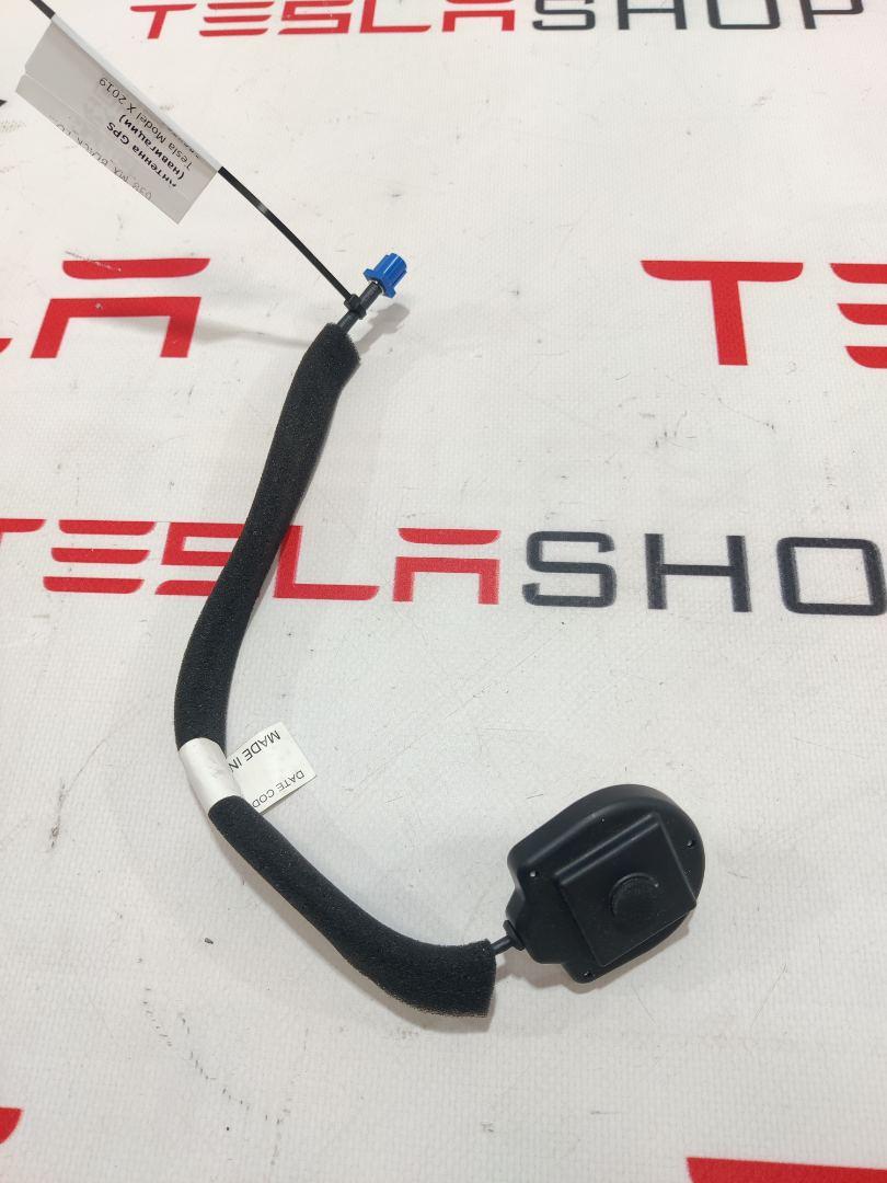 Антенна GPS (навигации) Tesla Model X 1 поколение 2019, электро, 1097321-00-A, 1097321-00-B, 920-567-001 - фото №1