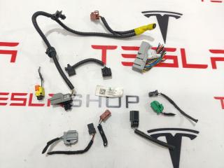 разъем (фишка) проводки Tesla Model 3 1 поколение 2019, электро, 1076116-02-C, 1126932-00-B