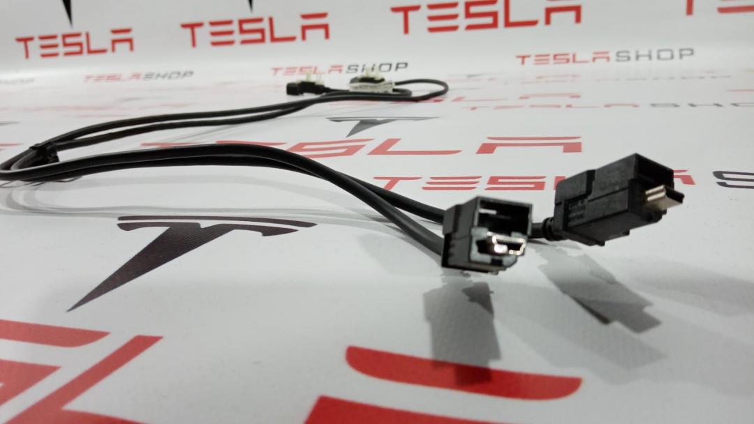 Кабель USB Tesla Model S 1 поколение 2012, 1004815-08-B - фото №1
