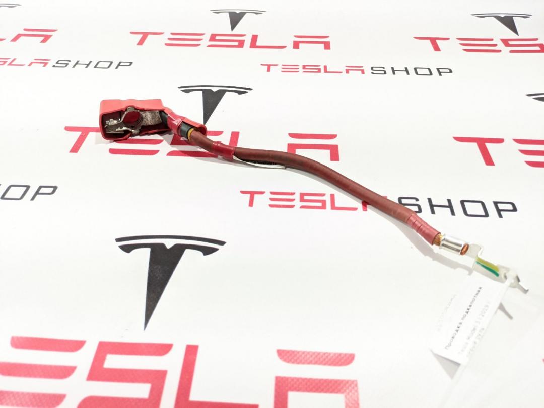 Зажим клеммы АКБ 12V (Плюс + ) Tesla Model 3 1 поколение 2019, 1067971-00-D - фото №1
