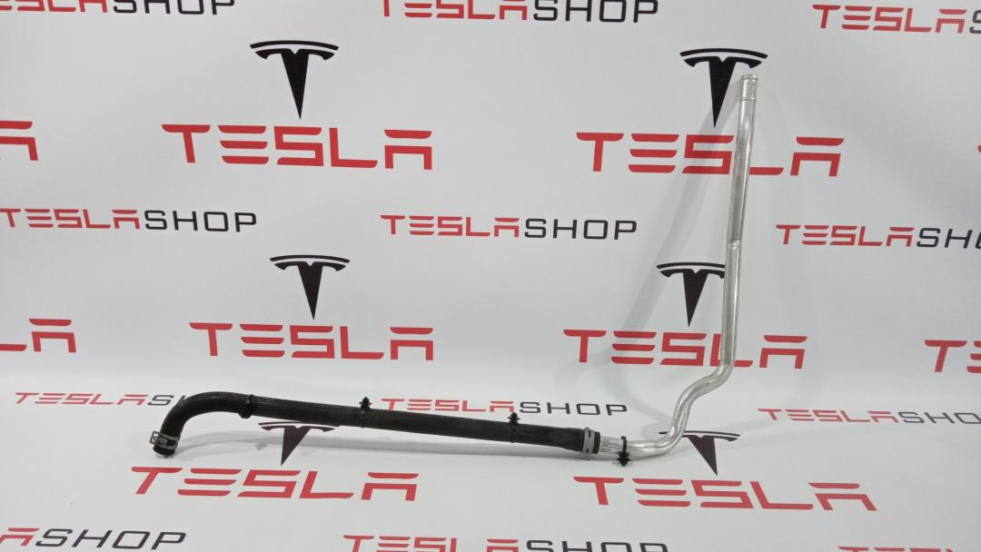 Шланги охлаждающей жидкости Tesla Model S 1 поколение 2014, 1028527-00-B - фото №1