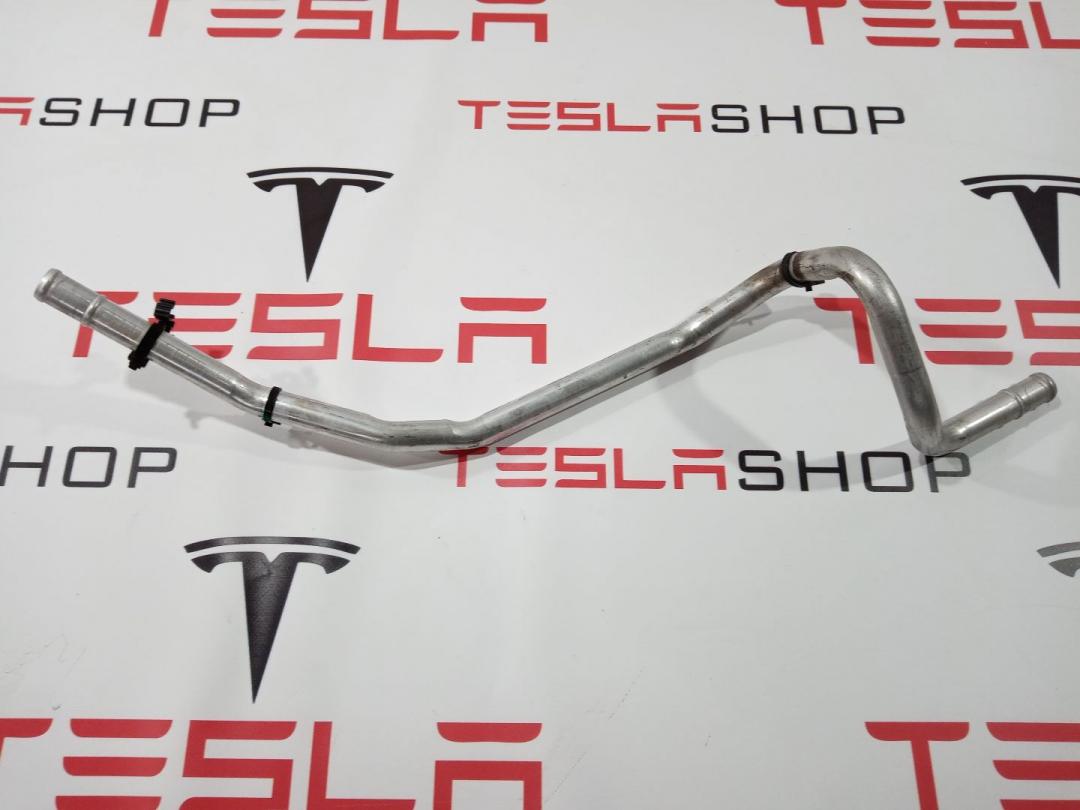 трубка охлаждающей жидкости Tesla Model S 1 поколение 2014, 1042550-00-A - фото №1