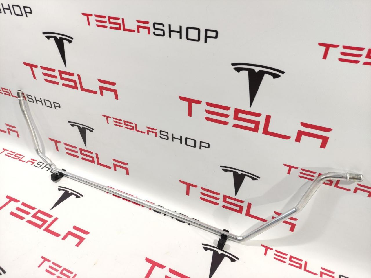 Патрубок охлаждения основной батареи Tesla Model X 1 поколение 2016, 1018474-00-C - фото №1