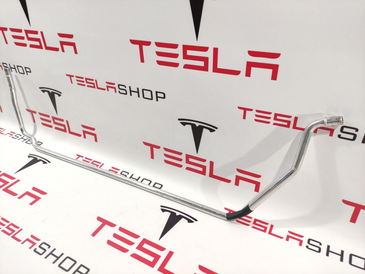 Патрубок охлаждения основной батареи Tesla Model X 1 поколение 2016, 1018474-00-C - фото №1