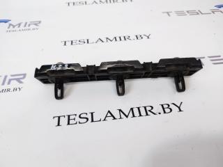 Кронштейн порога Tesla Model S 1 поколение [рестайлинг] 2018, 1003691-00