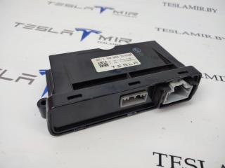 Блок контроля стояночного тормоза Tesla Model S 1 поколение [рестайлинг] 2017, 1007618-00