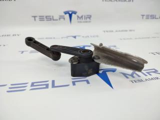 Датчик уровня пневмоподвески (положения кузова) передний левый Tesla Model S 1 поколение [рестайлинг] 2017, 1027941-00