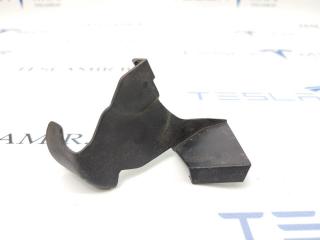 Накладка декоративная петли капота правая Tesla Model 3 1 поколение 2020, 1112072-00