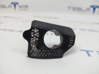 Кронштейн парктроника S8 (крепление к бамперу) Tesla Model S 1 поколение [рестайлинг] 2017, 1097485-00