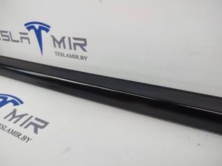 молдинг двери передней правой Tesla Model 3 1 поколение 2021, 1080684-00, 1080684-01