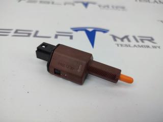Датчик педали тормоза (лягушка) Tesla Model 3 1 поколение 2022, 1044681-00