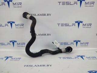 Шланг системы охлаждения заднего мотора Tesla Model 3 1 поколение 2022, 1077594-00
