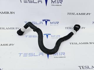Шланг системы охлаждения заднего мотора Tesla Model 3 1 поколение 2023, 1077594-00