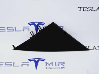 Накладка на зеркало (треугольник) правая Tesla Model 3 1 поколение 2020, 1130656-00