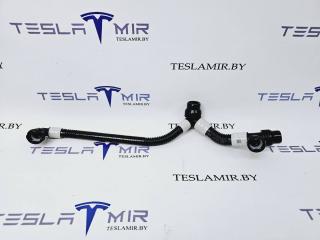 Патрубок системы охлаждения пластиковый передний левый Tesla Model 3 1 поколение 2023, 1077577-00