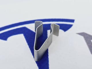 Клипса крепления накладок декоративных Tesla Model Y 1 поколение 2021, 104611600