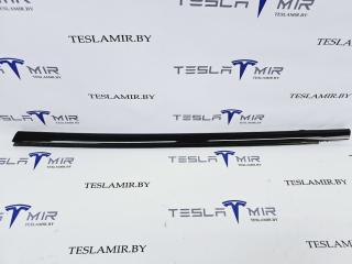 молдинг двери передней левой Tesla Model S 1 поколение [2-й рестайлинг] 2022, 1873551-22