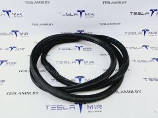 уплотнитель Tesla Model S 1 поколение [2-й рестайлинг] 2022, 1613450-00