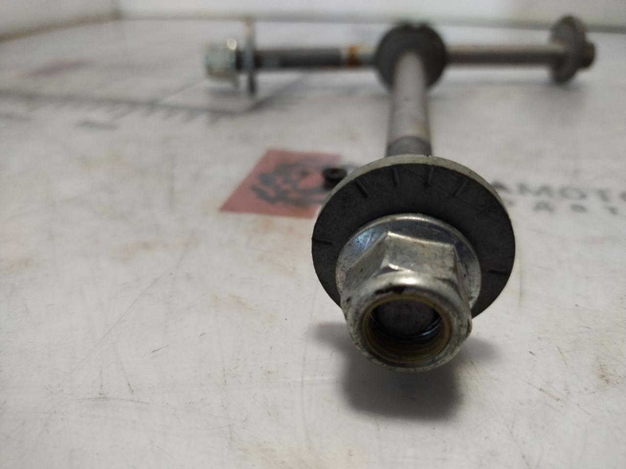 болт развальный Acura RDX 3 поколение 2019, 2.0 л., бензин, АКПП, белый, передний привод - фото №1