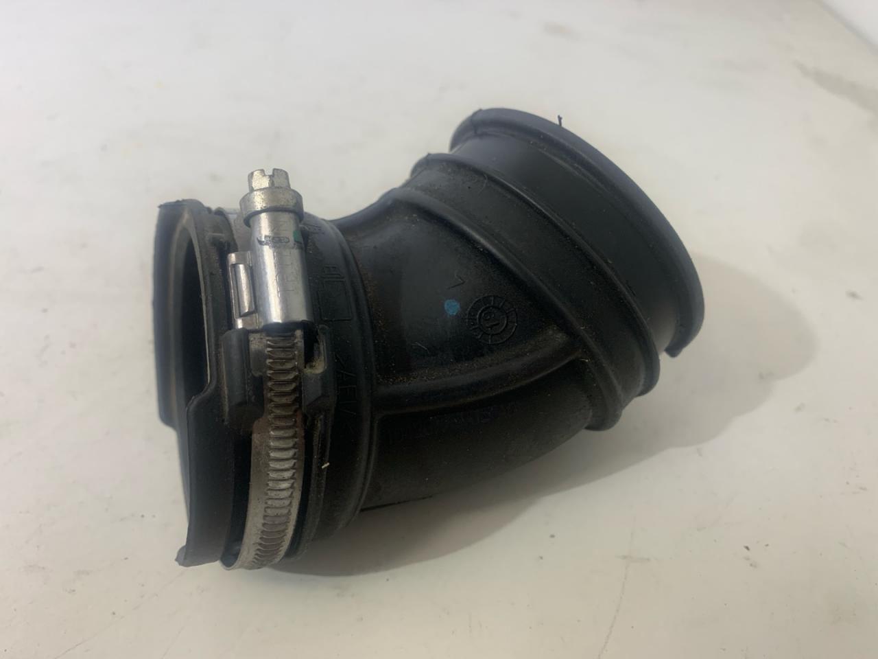 патрубок воздушного фильтра Chevrolet Equinox 3 поколение 2019, 2.0 л., бензин, АКПП, черный, внедорожник 5 дв., передний привод - фото №1