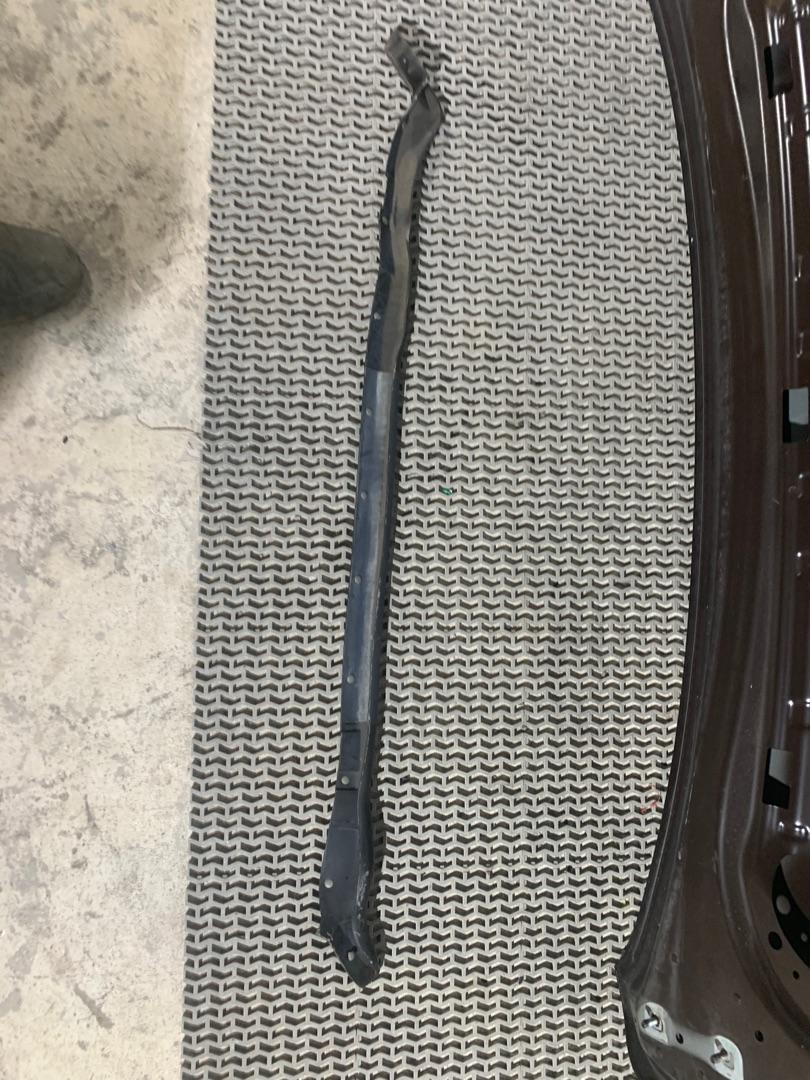 уплотнитель подкапотного пространства Buick Encore 1 поколение 2014, 1.4 л., бензин, АКПП, баклажан, внедорожник 5 дв. - фото №1