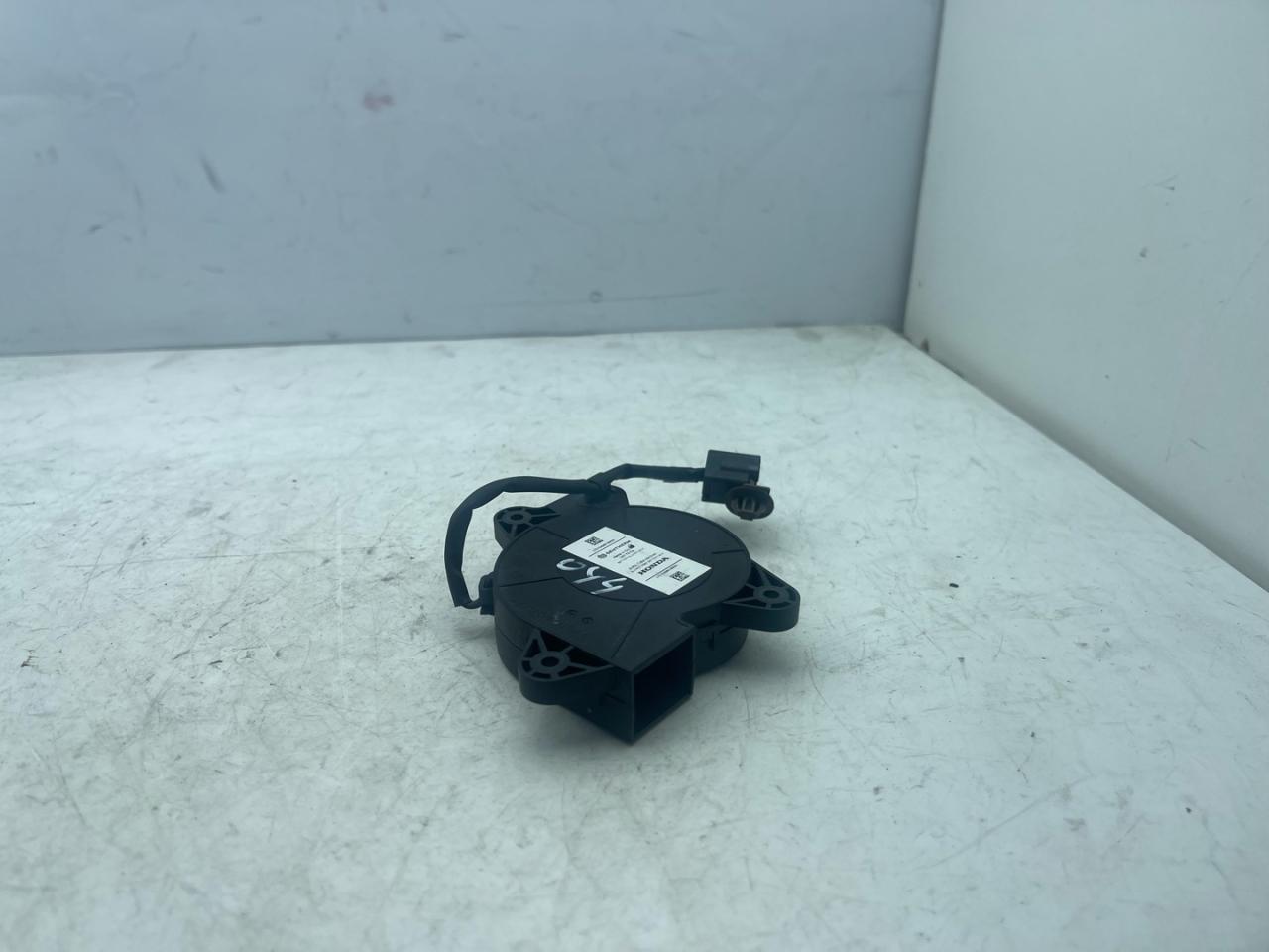 вентилятор охлаждения отсека электроники Acura RDX 3 поколение 2019, 2.0 л., бензин, АКПП, белый, внедорожник 5 дв., полный привод, 31651TJBAA010M1 - фото №1