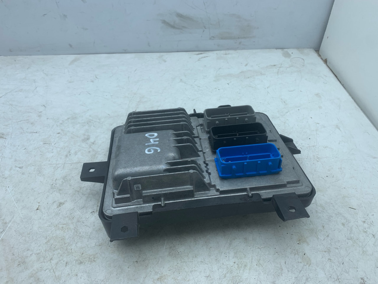 блок управления двигателем Chevrolet Equinox 3 поколение 2018, 2.0 л., бензин, АКПП, синий, внедорожник 5 дв., передний привод, 12688973 - фото №1