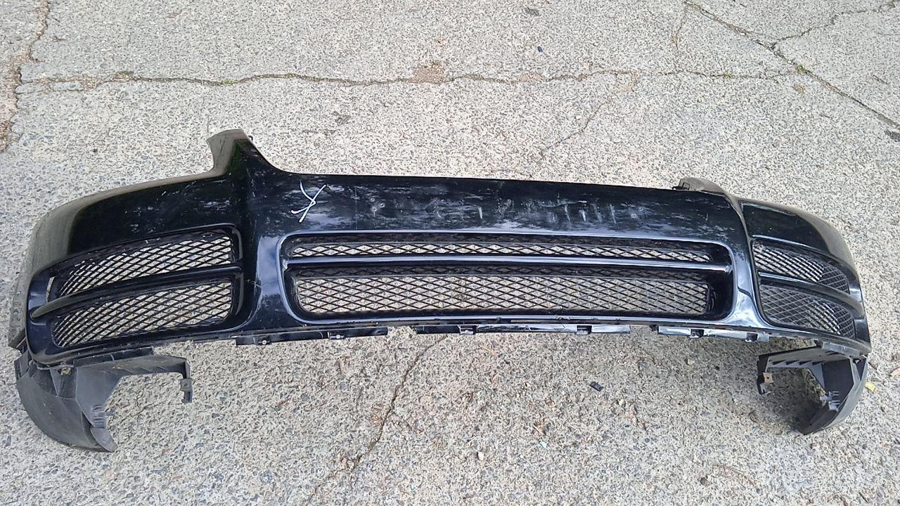 бампер передний Volkswagen Touareg 1 поколение (2002 - 2007), 7L6807217R, 7L6807178A, 7L6807177A - фото №1