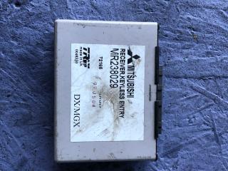 блок управления центральным замком Mitsubishi Carisma 1 поколение 1997, 1.6 л., бензин, 5МКПП, хетчбэк 5 дв., MR238029