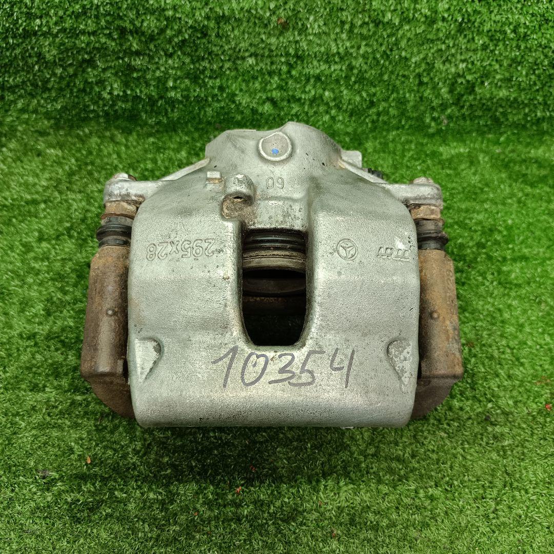 суппорт передний правый Mercedes-Benz C-Класс W204/S204 W204.008 2008, 2.2 л., CDi, OM 646.811, дизель, АКПП, седан, задний привод, правый руль, A2044212681 - фото №1