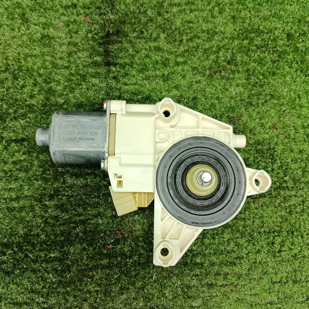 моторчик стеклоподъемника задний правый Mercedes-Benz C-Класс W204/S204 W204.008 2008, 2.2 л., CDi, OM 646.811, дизель, АКПП, седан, задний привод, правый руль, A2048200642 - фото №1