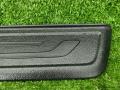 накладка на порог внутренняя Kia Sportage 3 поколение 2013, 2.0 л., D4HA, дизель, МКПП, 1k-black pearl, внедорожник 5 дв., полный привод, правый руль, 858833U010 - фото №6