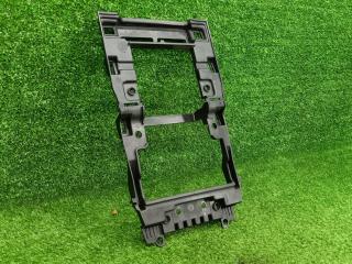 кронштейн (крепление) Kia Ceed 2 поколение [рестайлинг] 2017, 1.4 л., MPI, G4LC, бензин, МКПП, 1k-black pearl, хетчбэк 5 дв., передний привод, правый руль, 84637A2000
