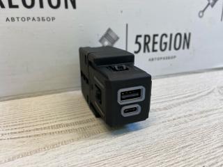 разъем AUX / USB Maserati Grecale 1 поколение M182 2023, 2.0 л., бензин, АКПП, внедорожник 5 дв., полный привод, правый руль, 684801124, 501512170, 68480124AB, 501512170, 68480124AB