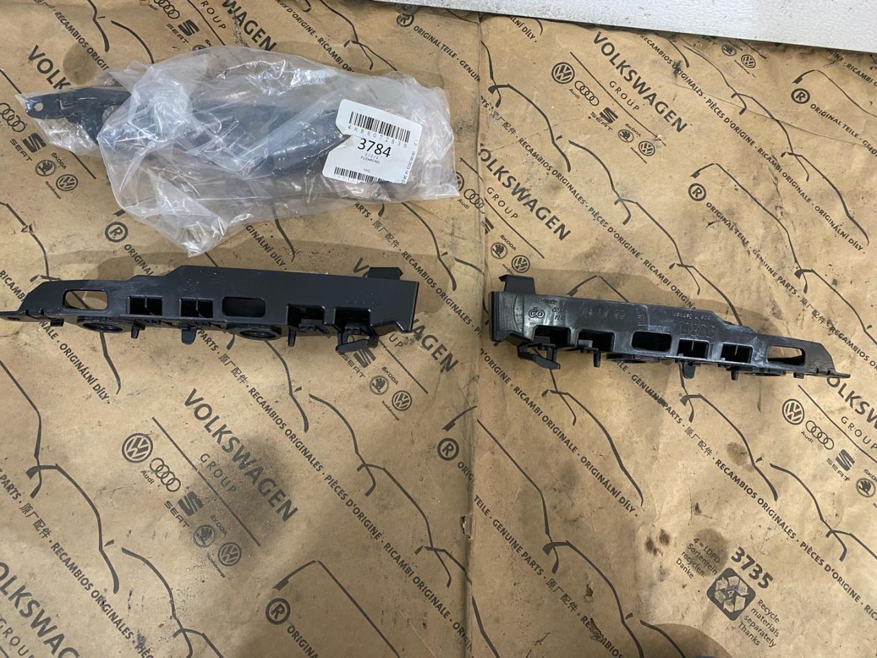 Крепление бампера переднего Audi A7 4K 2020, 4K8807283B, 4K8807284B - фото №1