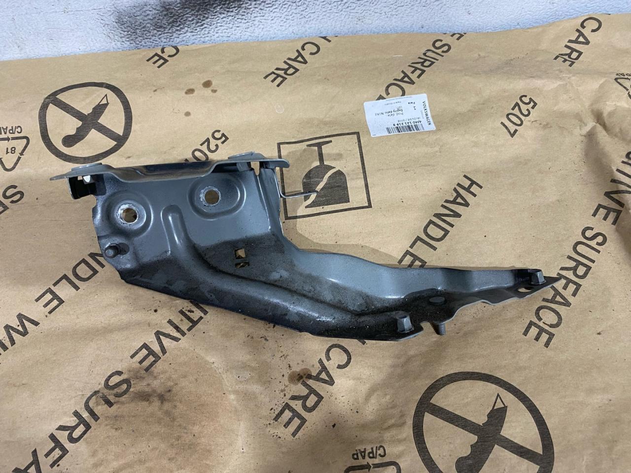 крепление ( кронштейн ) крыла Audi Q5 FY 2020, 3.0 л., бензин, АКПП, внедорожник 5 дв., 80A821135A, 80A821131A - фото №1