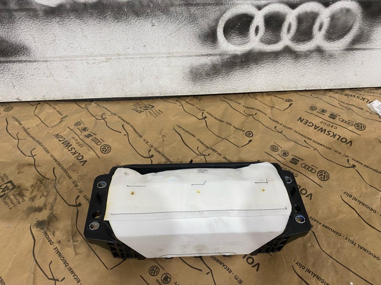подушка безопасности пассажира Audi A5 F5 2018, 3.0 л., бензин, АКПП, хетчбэк 5 дв., полный привод, 8W0880204D - фото №1